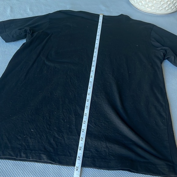 Uniqlo x Disney Donald Duck Unisex Tee Black Size Medium with side pocket - Picture 8 of 11